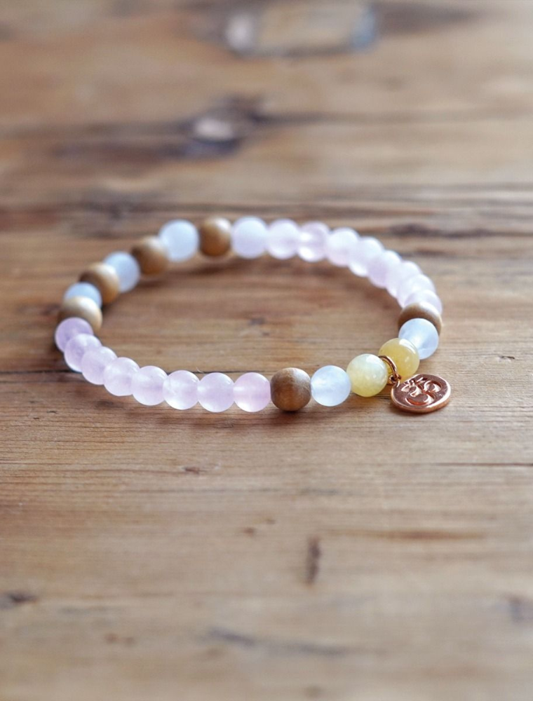 Armband Nandana Rosenquarz mit Schneequarz, Sandelholz
