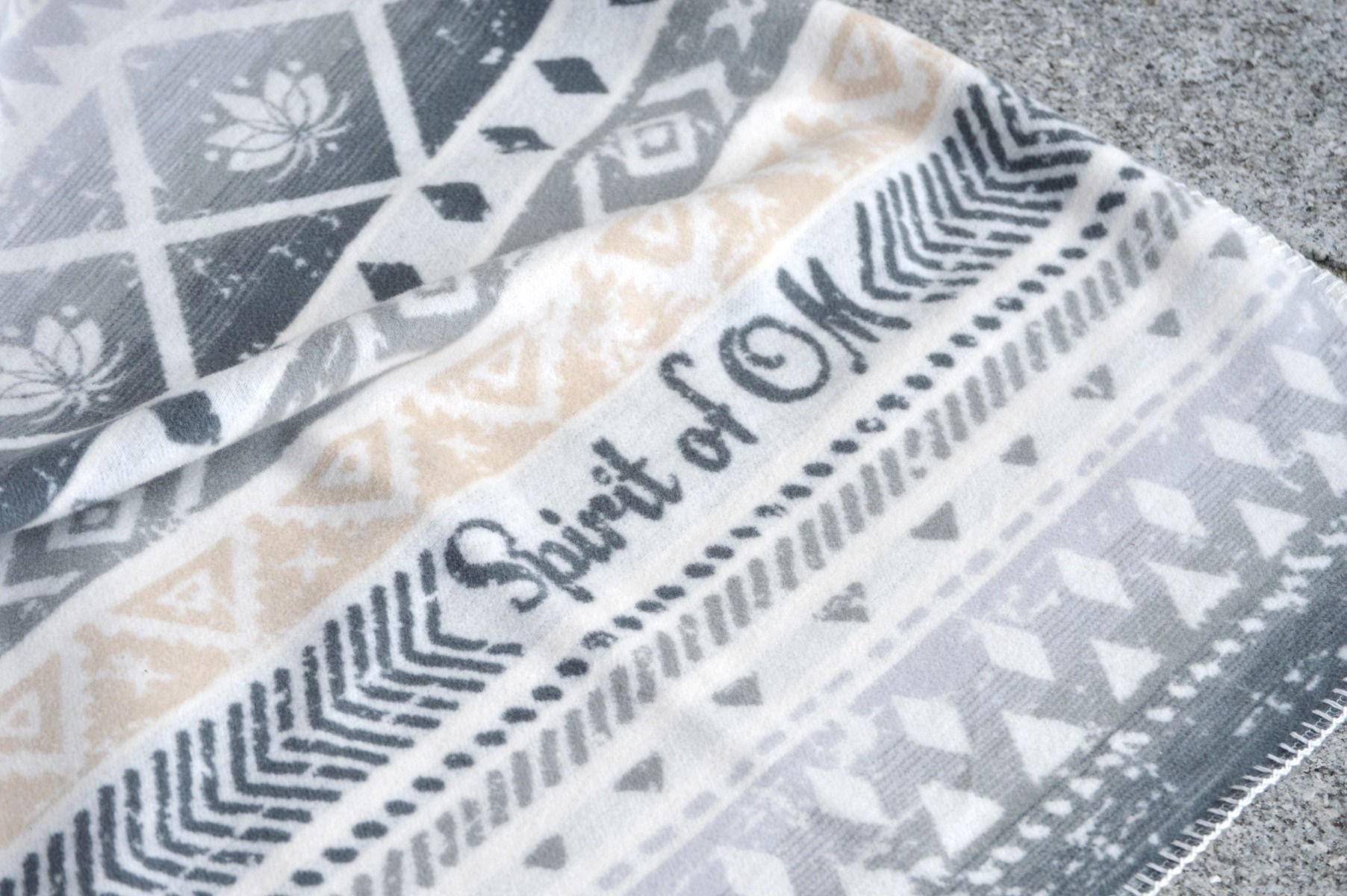 Einheitsgröße - flauschige Plaid Decke Blume des Lebens - silber/grau