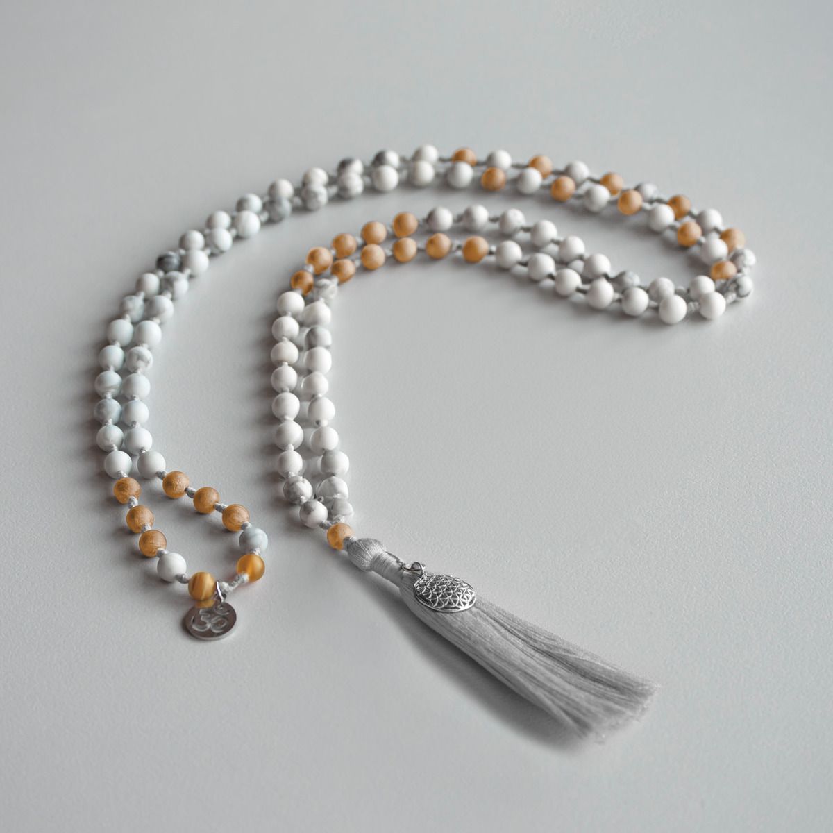 Mala Hridaya Howlith mit Sandelholz