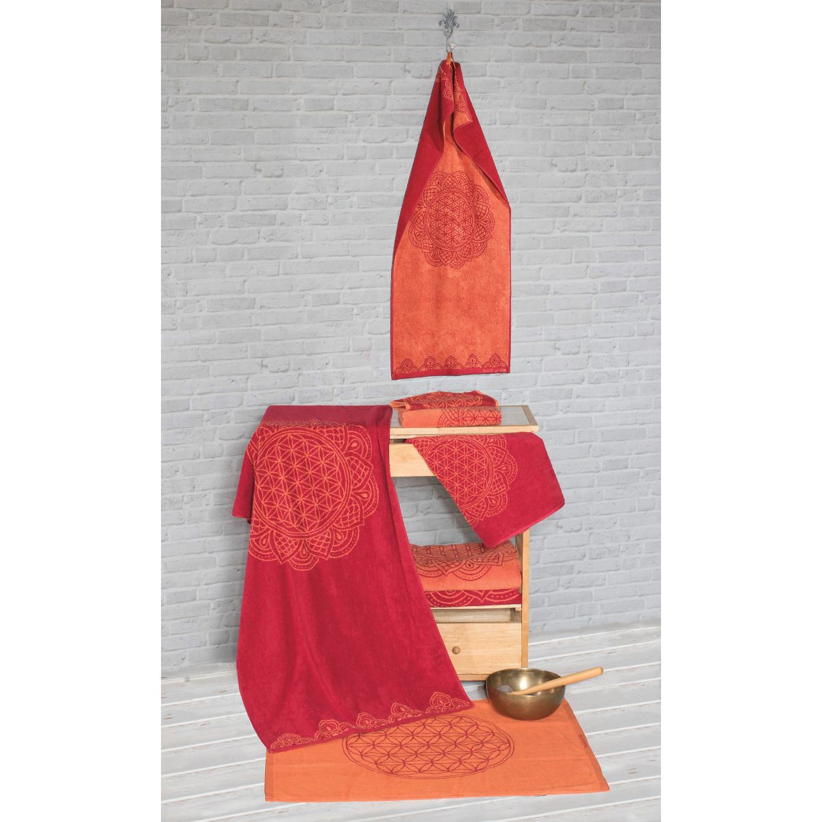 30x46 cm - Gästetuch Happy Flower of Life - rubinrot/koralle