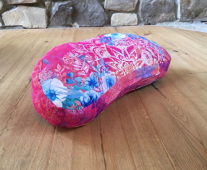 38x15 cm - Halbmond Meditationskissen gefüllt mit Bio Dinkel - pink/bunt